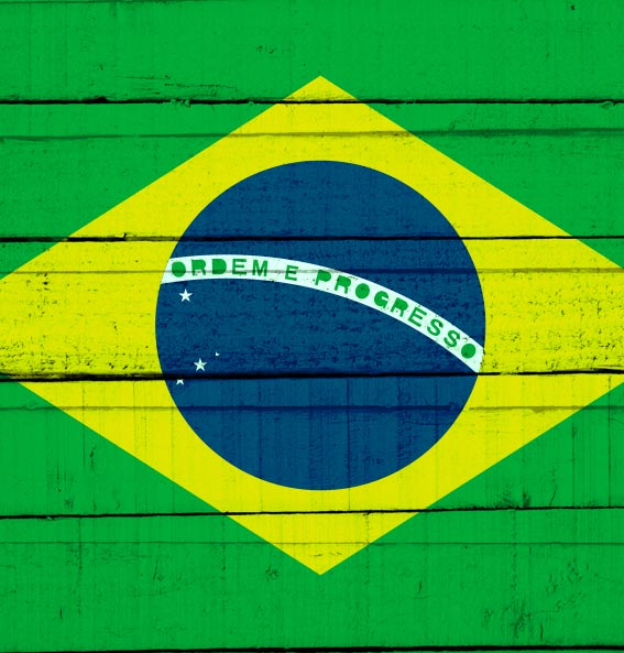 Bandeira do Brasil sobre textura de madeira. Elaborada com recursos de domínio público